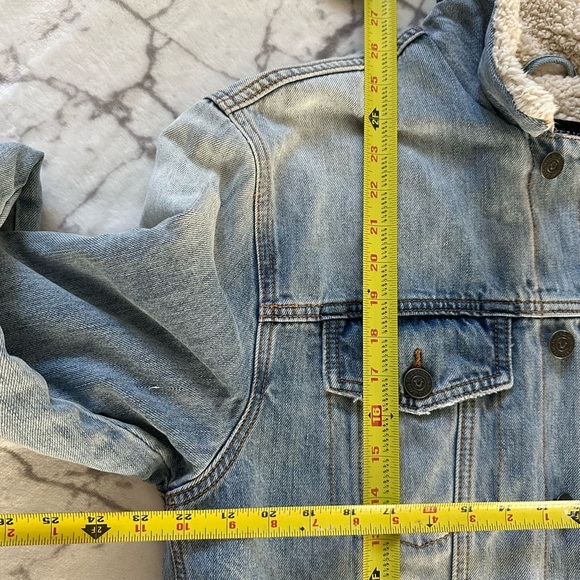 True Religion Trucker Jacket  M Sherpa Lined PorkChop Denim Distressed, Classic - Picture 13 of 13